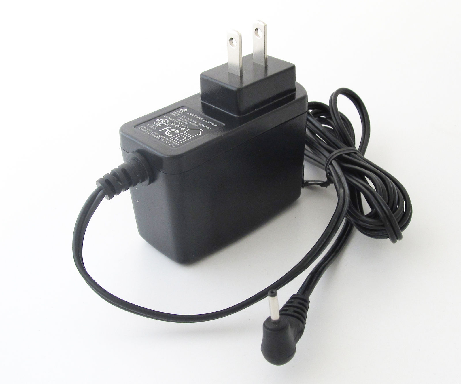 New HONOR ADS-24C-12N 5V 3.0A 120224GPCU SWITCHING AC/DC power adapter